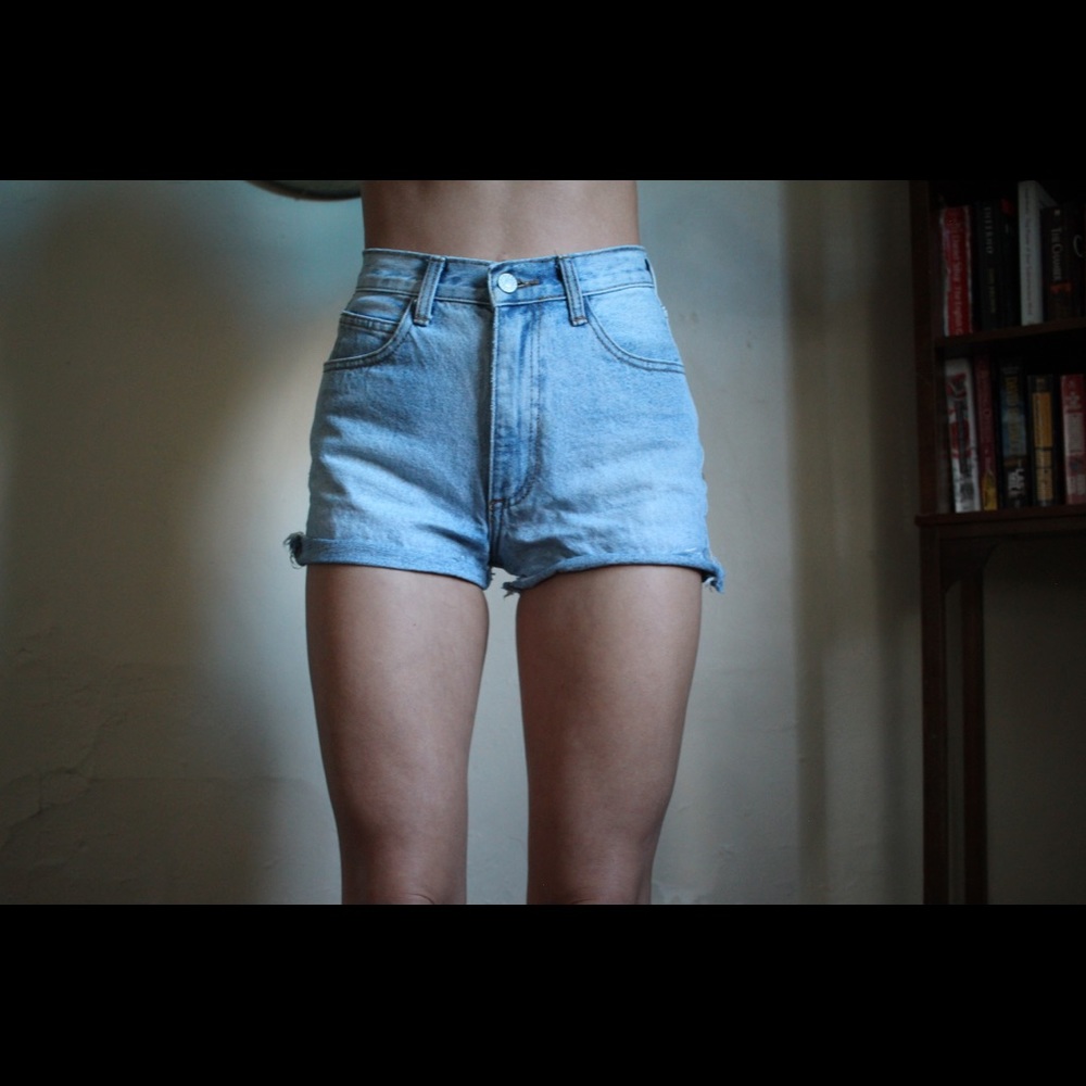 Brandy Melville high-waisted shorts ✨